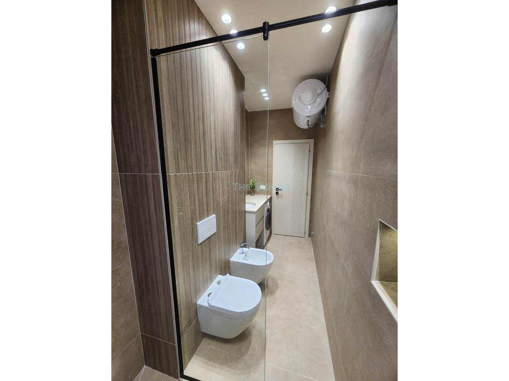 Apartamento 1+1 en venta en la zona de la playa de Durrës