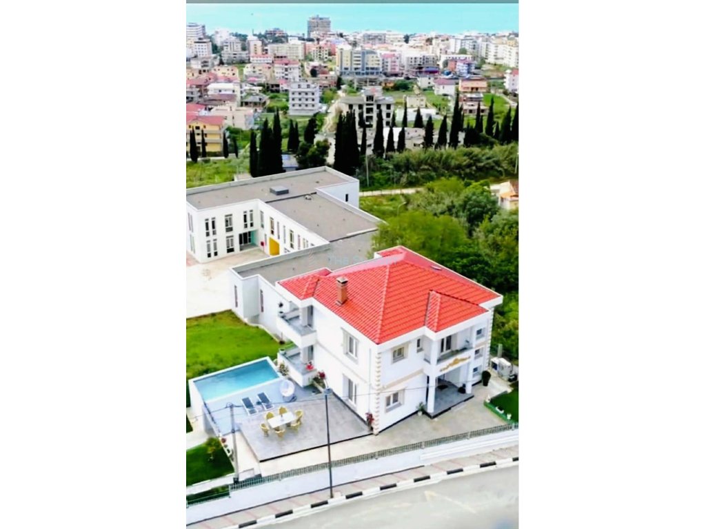 Villa de lujo de 3 dormitorios en venta con vista al mar en golem