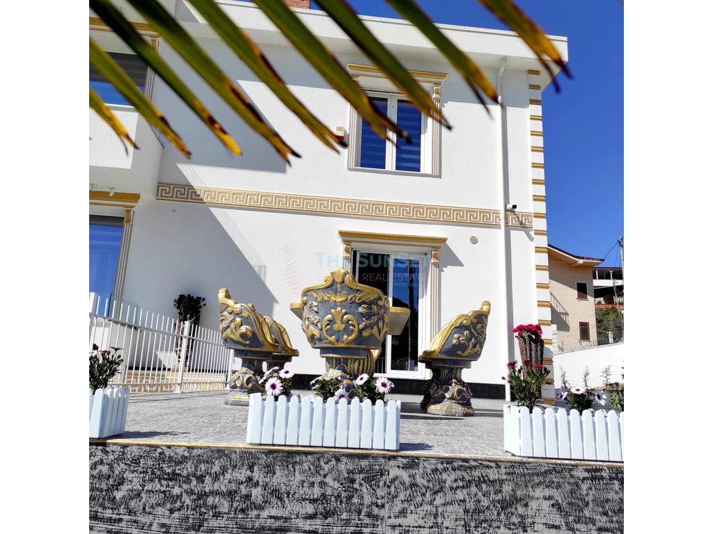 Villa de lujo de 3 dormitorios en venta con vista al mar en golem