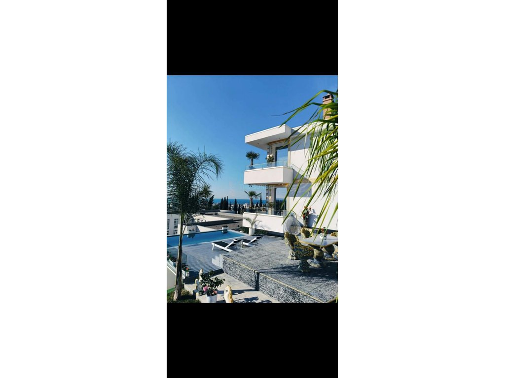 Villa de lujo de 3 dormitorios en venta con vista al mar en golem