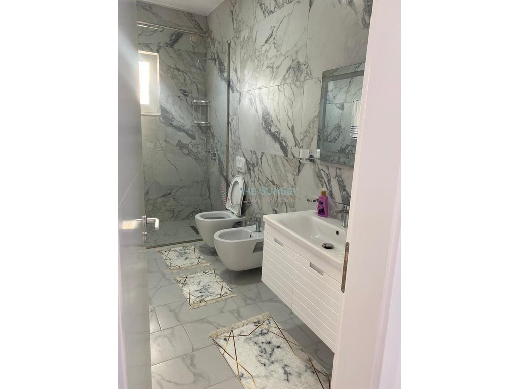 Villa de lujo de 3 dormitorios en venta con vista al mar en golem