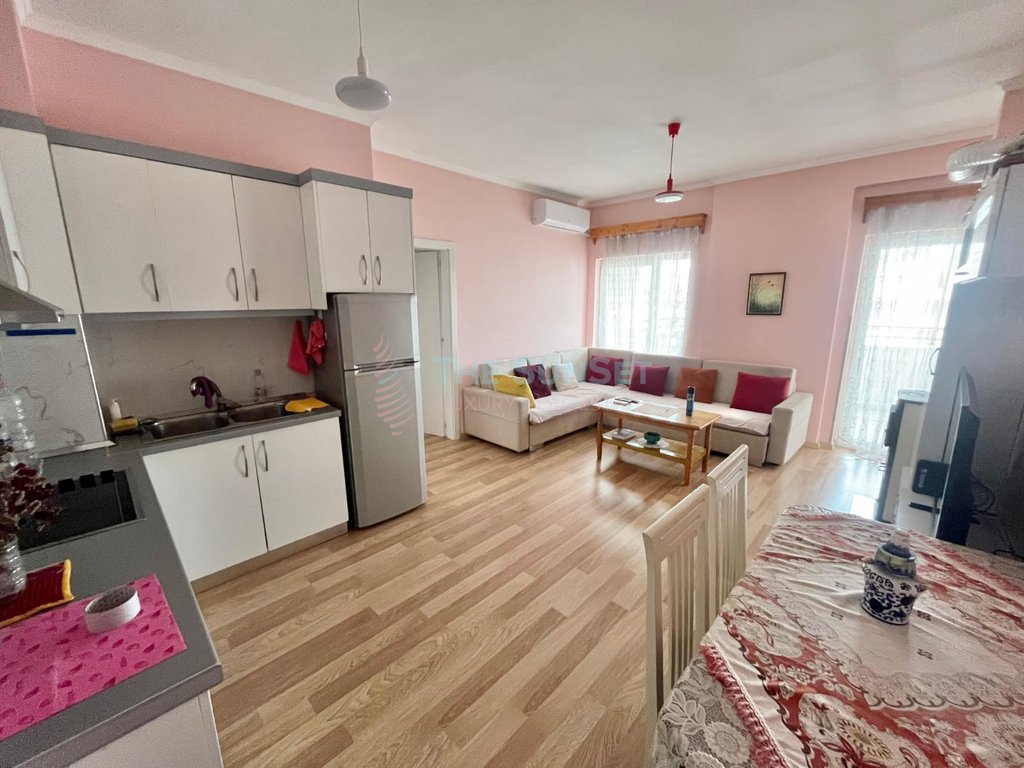 Apartamento 2+1 en venta en Pogradec, cerca del lago de ohrid