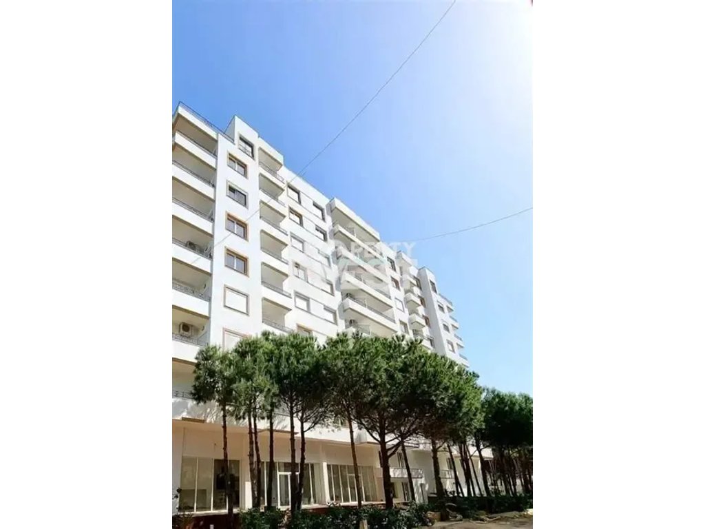 Apartamento 2+1 en venta – Mali i Robit, golem