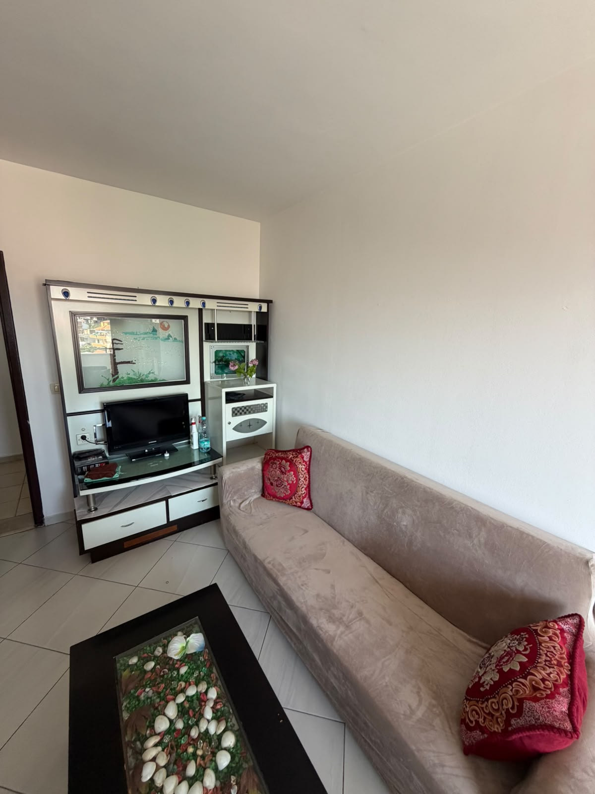 Shiten apartamente + poste parkimi , sun palse