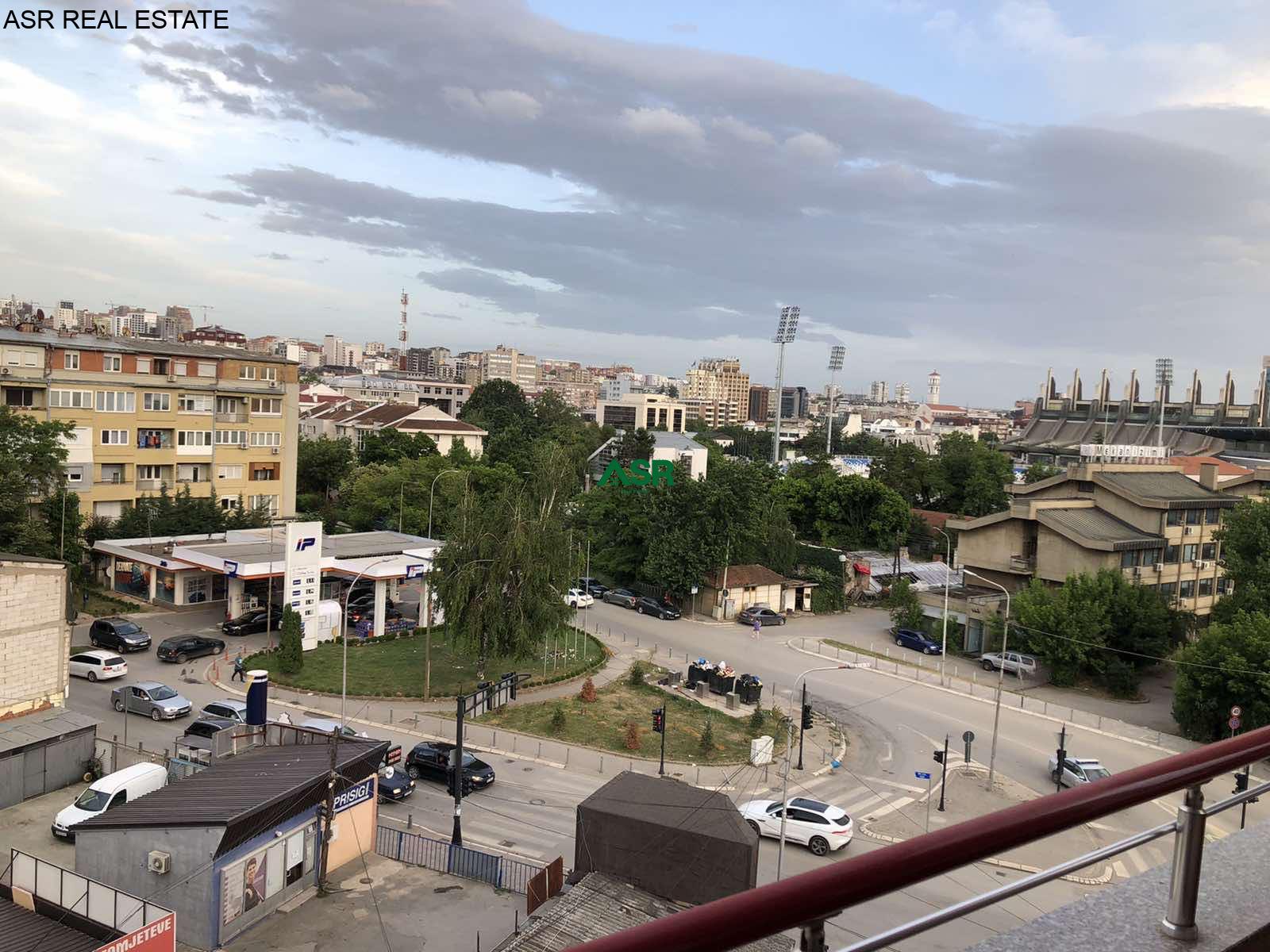 Lëshohet banesa me qira në lagjën qender, qafa