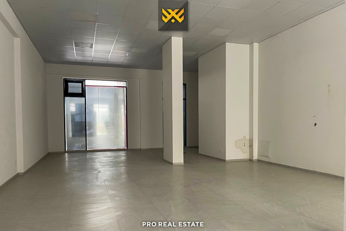 Local de 128m² à #vente à Bregu i Diellit