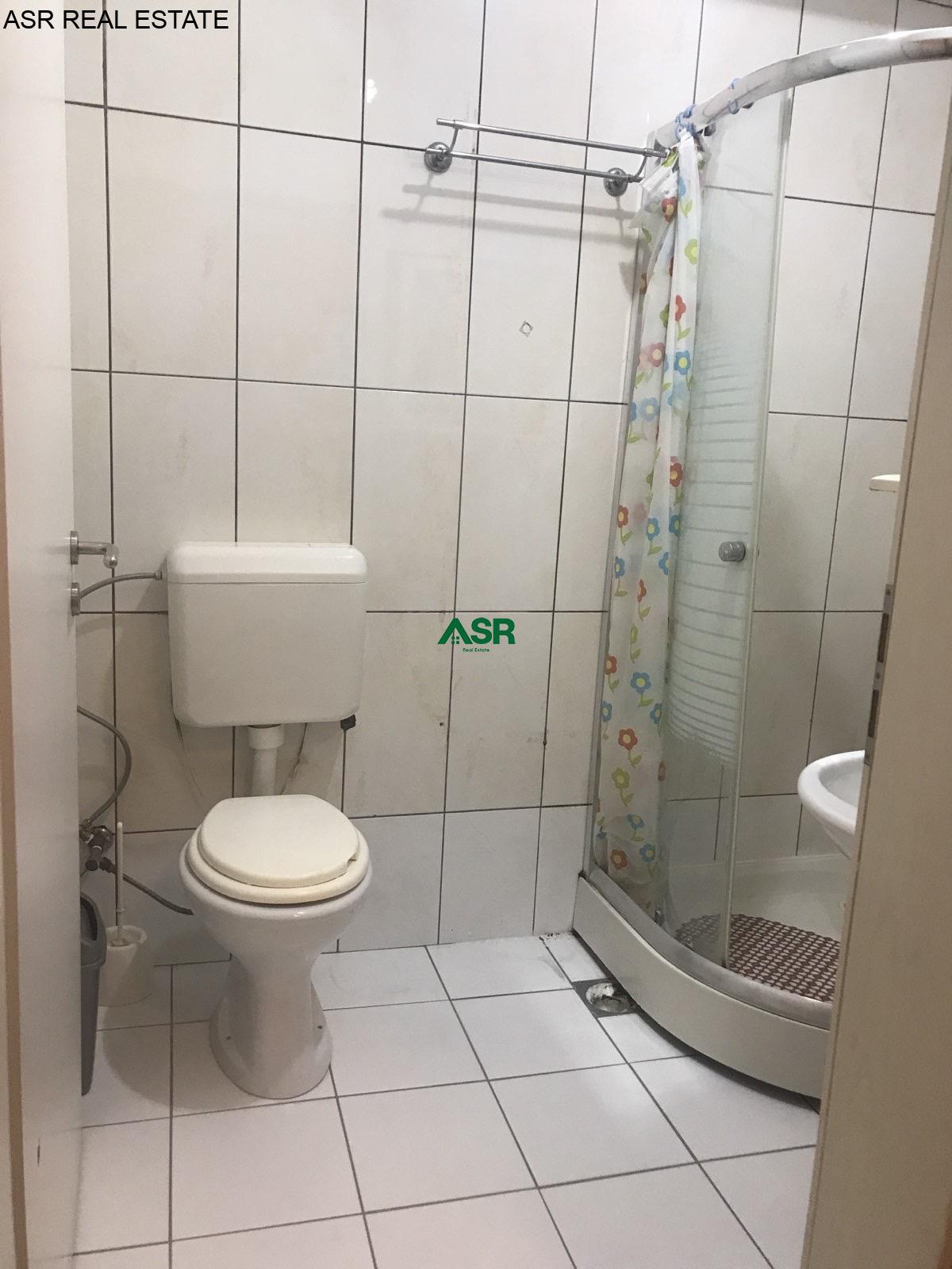 Lëshohet banesa me qira në lagjën arberia