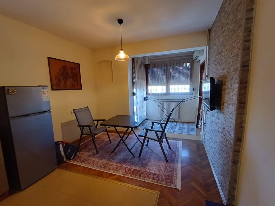 Banesë me qira 1+1 në qendër
