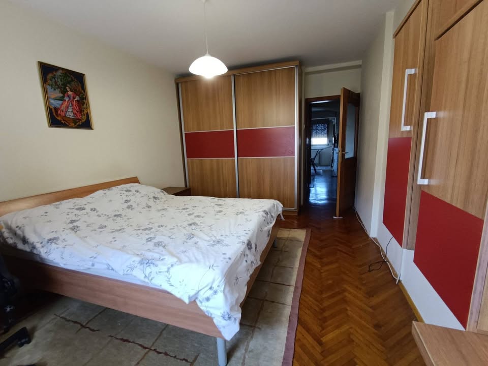 Banesë me qira 1+1 në qendër