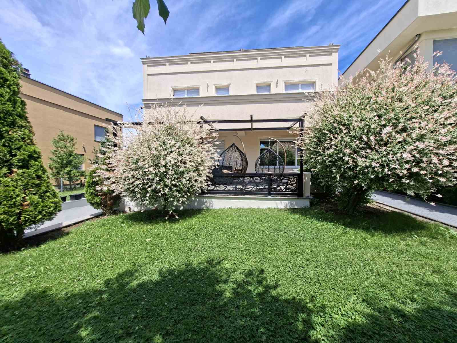 House for sale – 5.25 ares of land | dubai house area, Prishtina