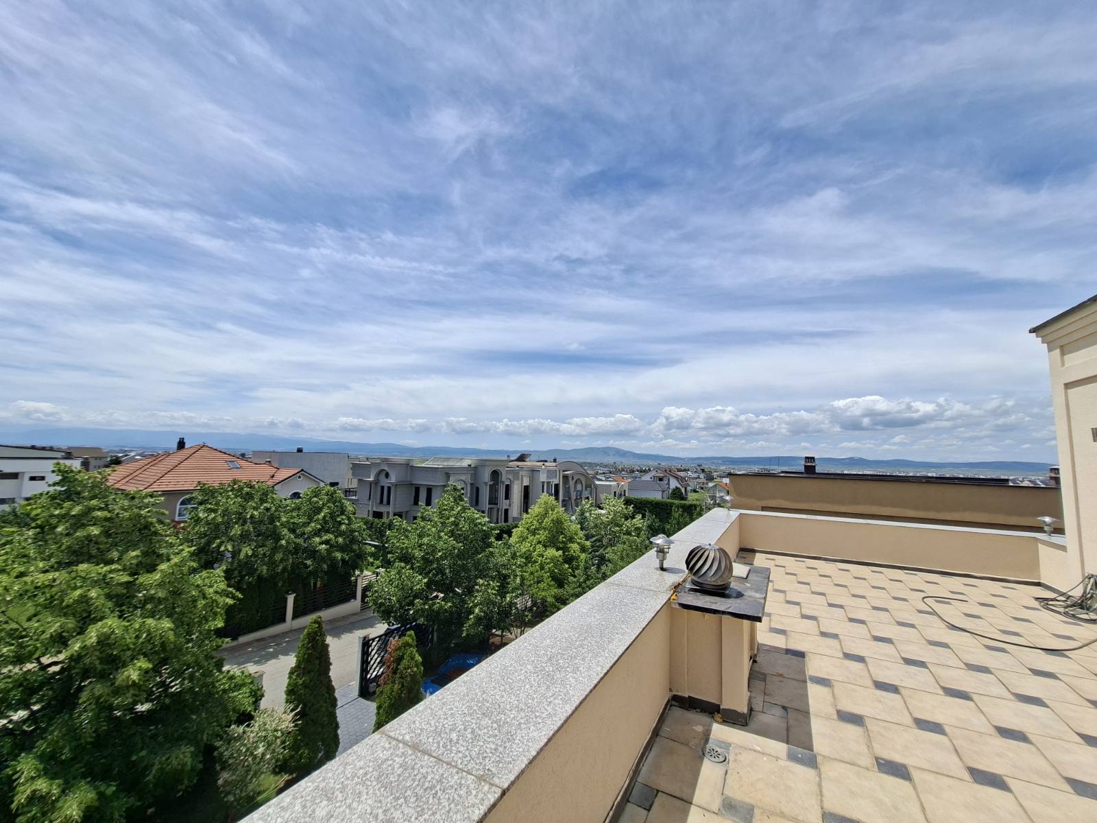 House for sale – 5.25 ares of land | dubai house area, Prishtina