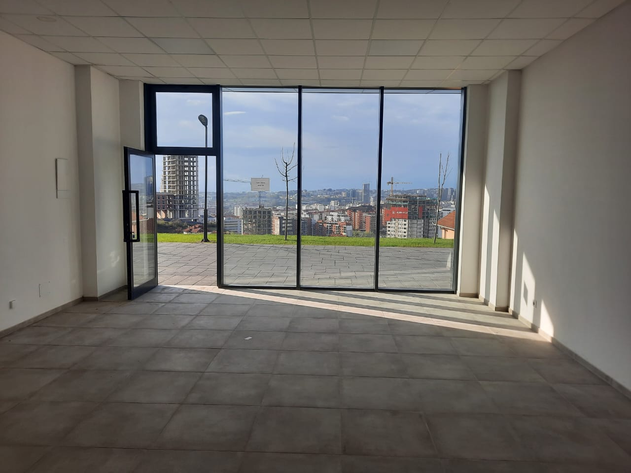 Hapësirë komerciale për shitje – 75.6 m² | prime city, Veternik