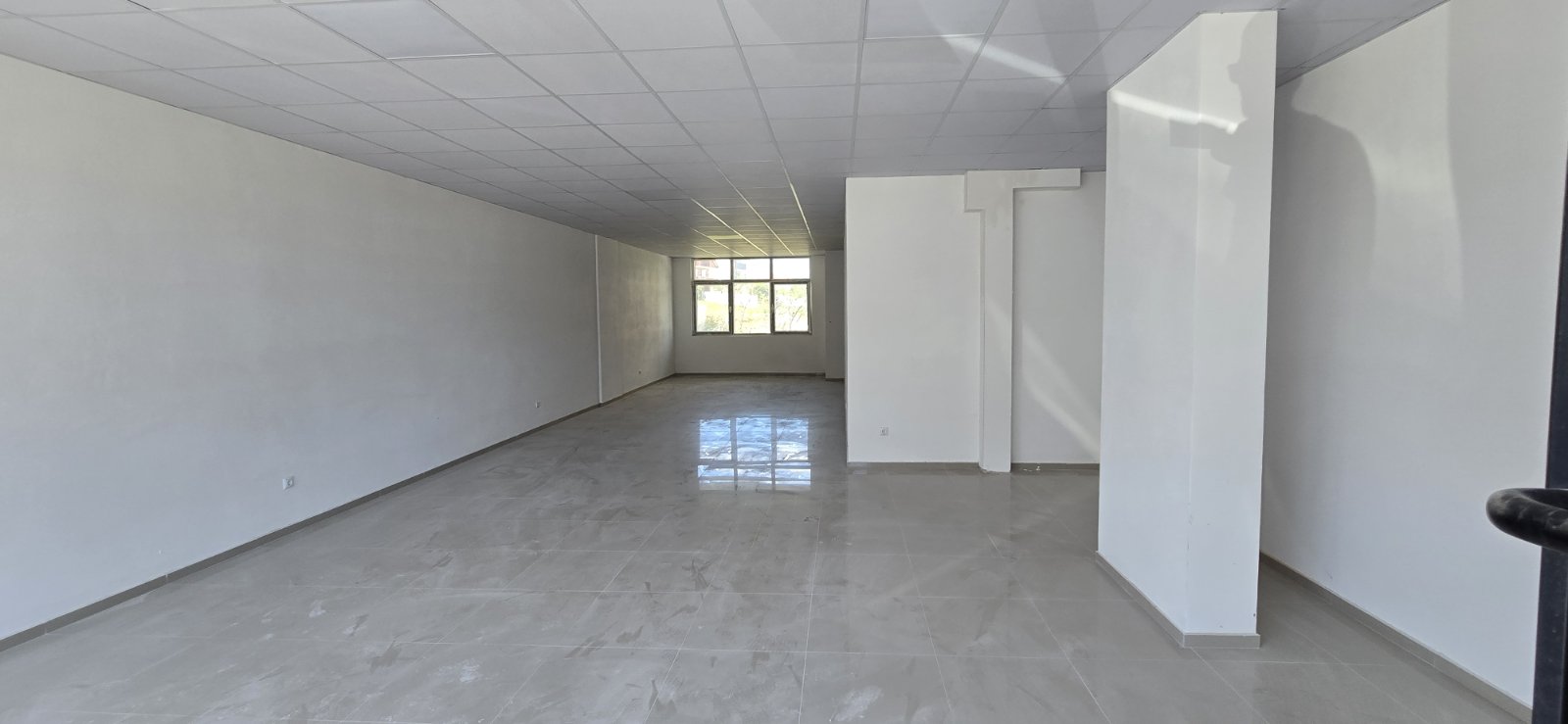 Hapësirë komerciale për shitje – 98.8 m² | Skenderaj (afër shkollës fillore “Shaban Jashari”)