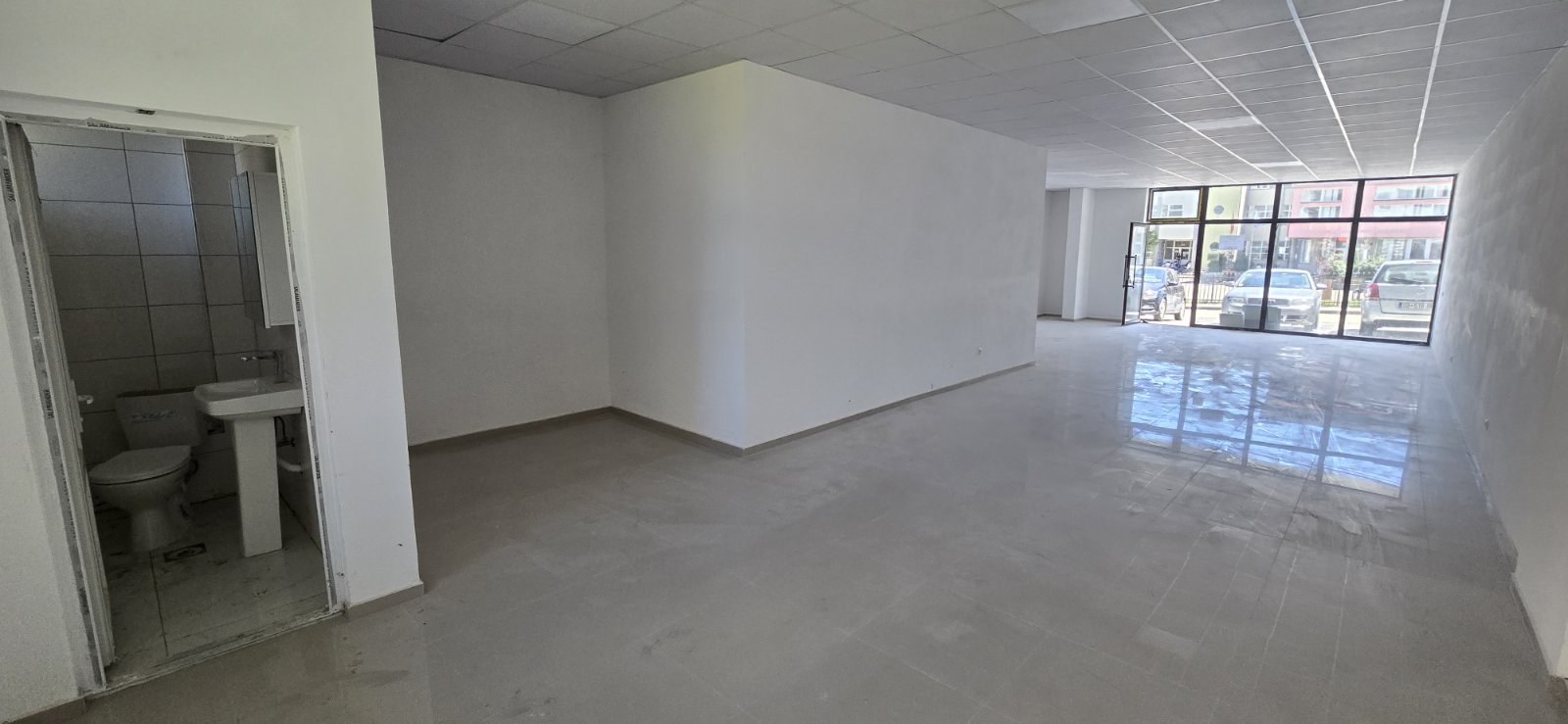 Espace commercial à vendre – 98,8 m² | Skenderaj (près de l’école primaire “Shaban Jashari”)