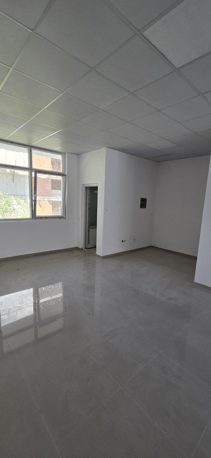Espace commercial à vendre – 98,8 m² | Skenderaj (près de l’école primaire “Shaban Jashari”)