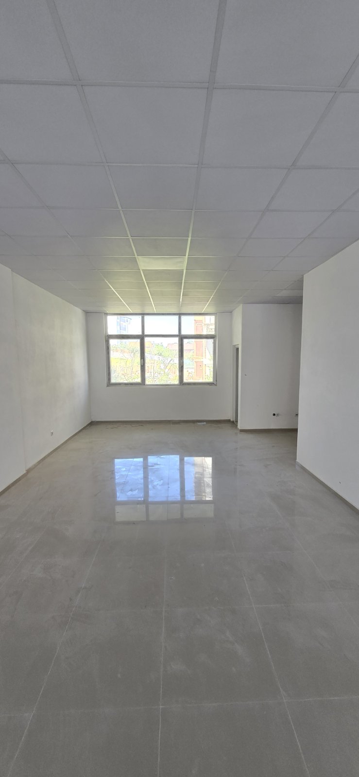 Espace commercial à vendre – 98,8 m² | Skenderaj (près de l’école primaire “Shaban Jashari”)