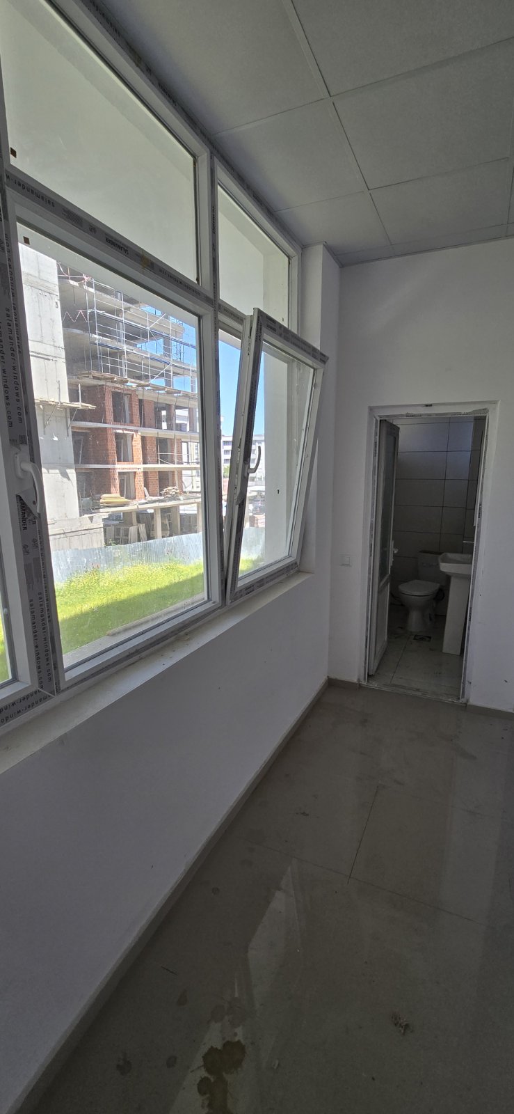 Espace commercial à vendre – 98,8 m² | Skenderaj (près de l’école primaire “Shaban Jashari”)