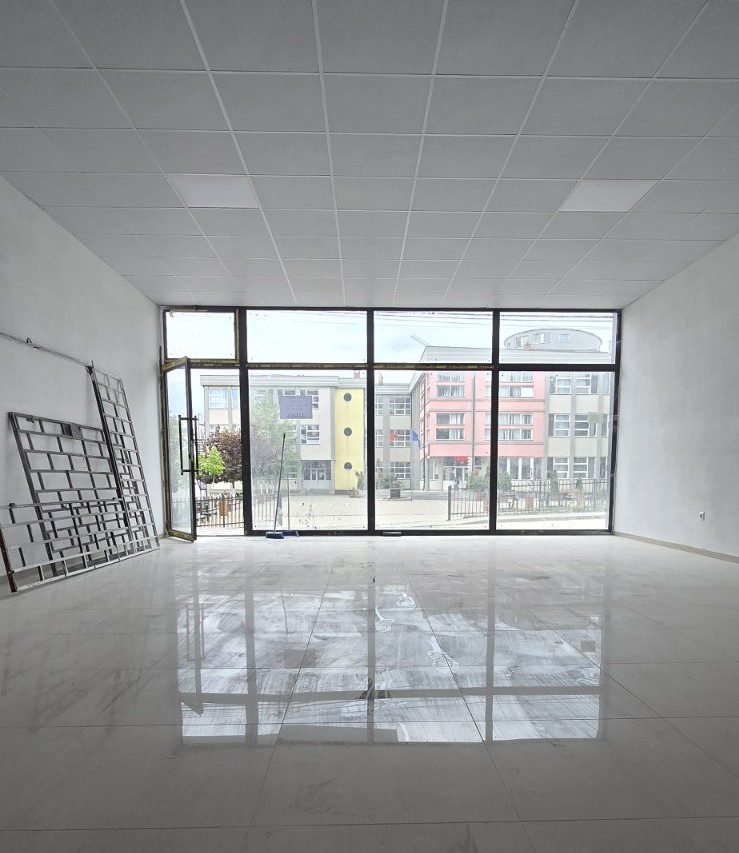 Espacio comercial en venta – 100.94 m² | Skenderaj (cerca de la escuela primaria “Shaban Jashari”)