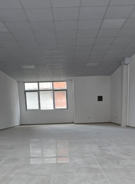 Espace commercial à vendre – 100,94 m² | Skenderaj (près de l’école primaire “Shaban Jashari”)