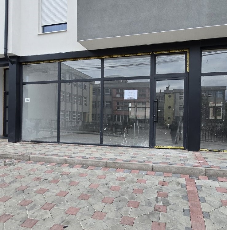 Espace commercial à vendre – 100,94 m² | Skenderaj (près de l’école primaire “Shaban Jashari”)