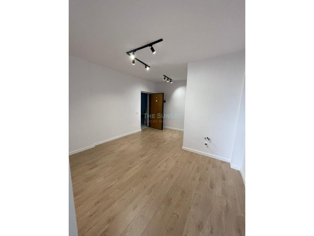 Apartamento 1+1 en venta en la zona de la playa, Durrës