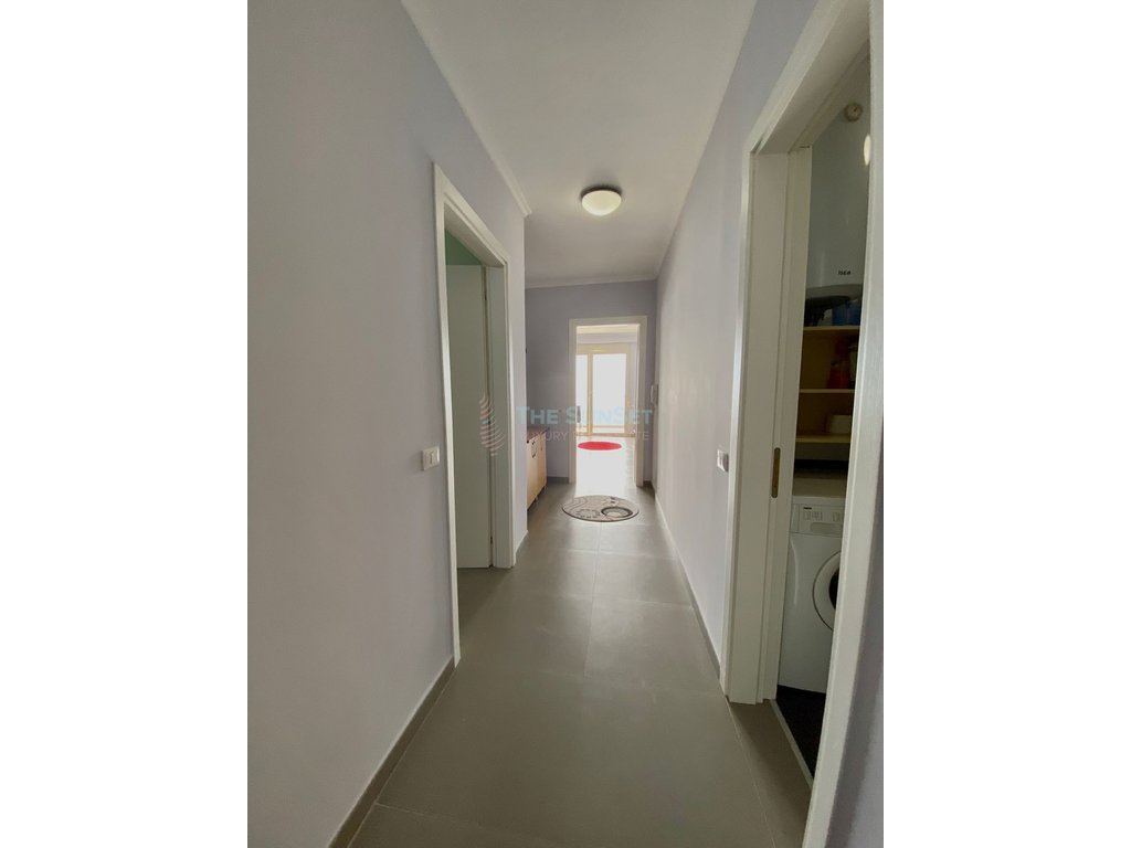 Wohnung 2+1 zu verkaufen in erster reihe am küstenabschnitt - shkembi von Kavajë