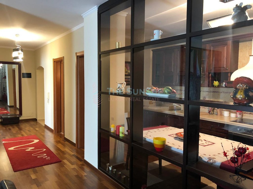 Apartment 3+1+2 zu mieten bei Tirana bank, nene tereza platz
