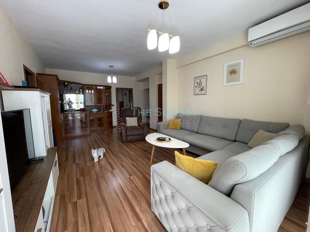 Apartment 3+1+2 zu mieten bei Tirana bank, nene tereza platz