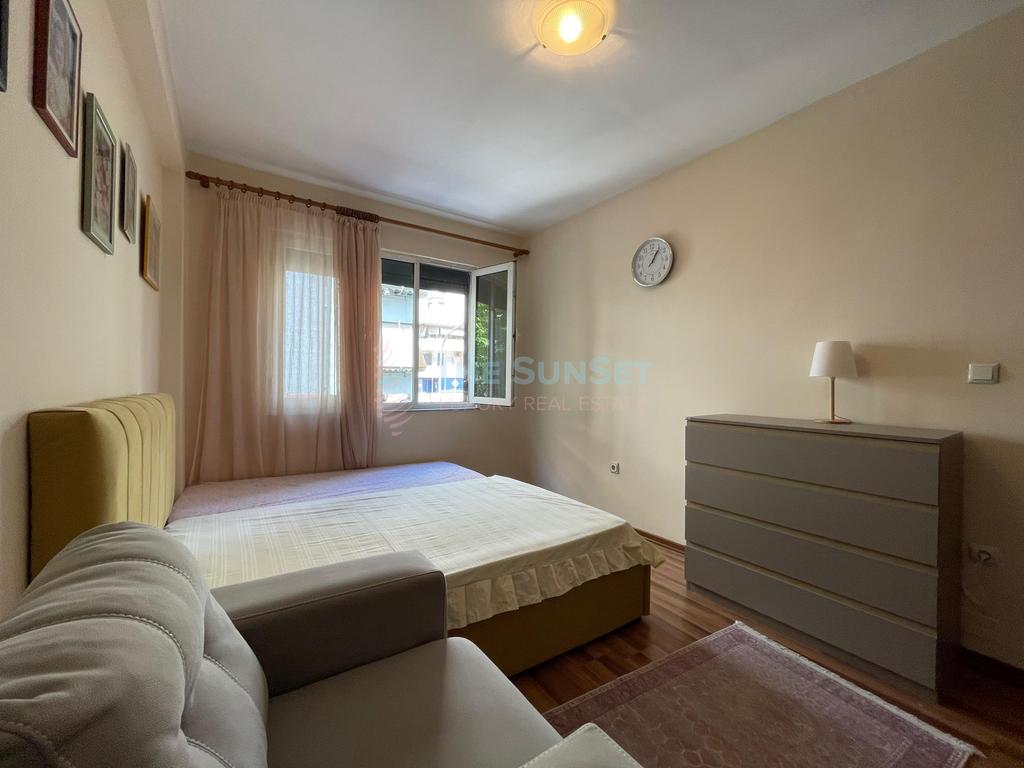 Apartment 3+1+2 zu mieten bei Tirana bank, nene tereza platz