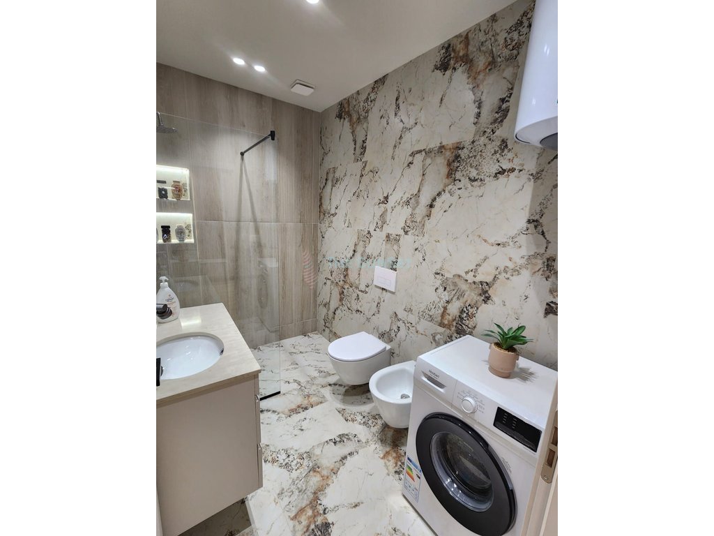 Apartamento 1+1 en venta en la playa, Durrës