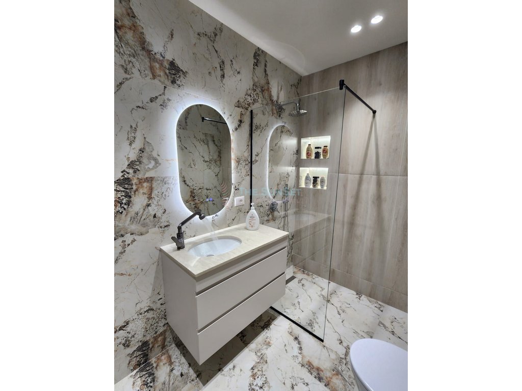 Apartamento 1+1 en venta en la playa, Durrës