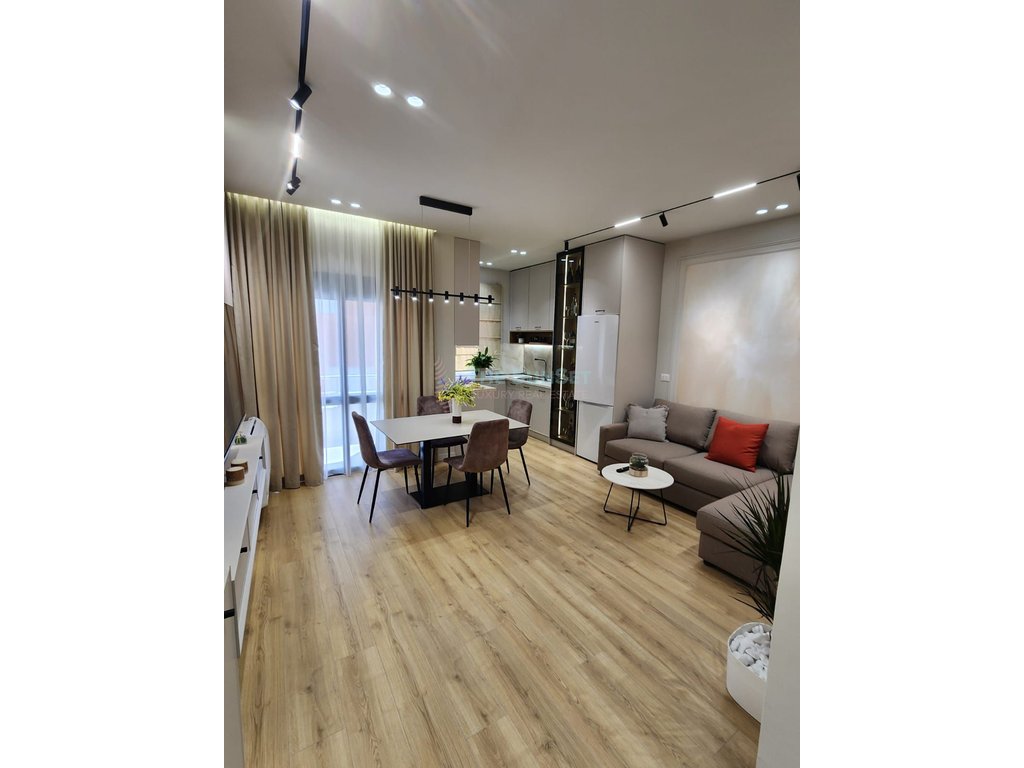 Apartamento 1+1 en venta en la playa, Durrës