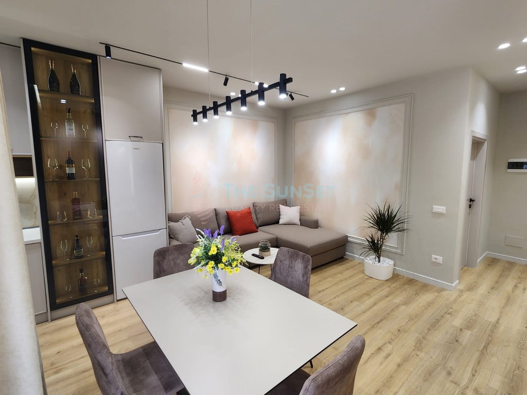 Apartamento 1+1 en venta en la playa, Durrës