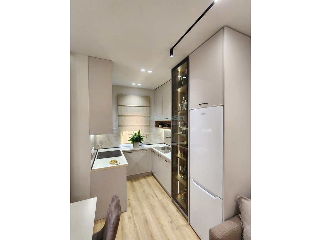 Apartamento 1+1 en venta en la playa, Durrës