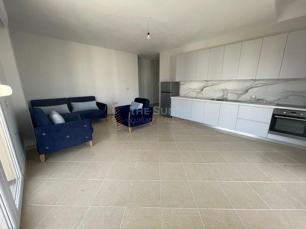 2+1 apartment am eingang des alten strandes in Vlorë