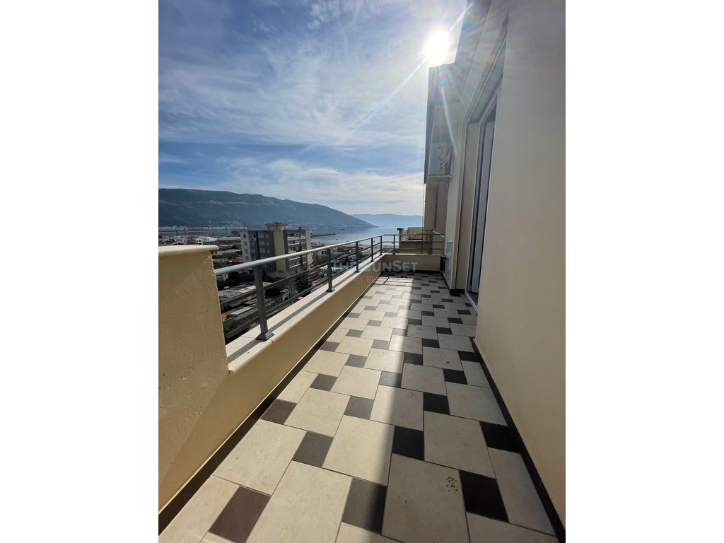 2+1 apartment am eingang des alten strandes in Vlorë