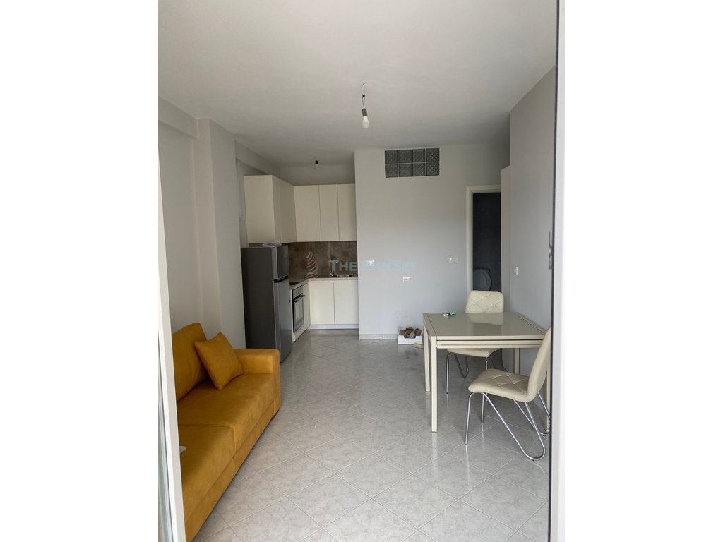 2+1 apartment am eingang des alten strandes in Vlorë