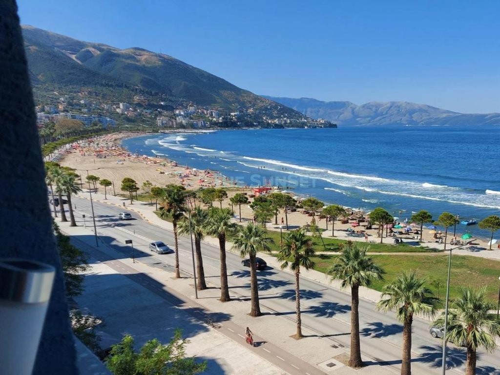 2+1 wohnung mit parkplatz am lungomare, Vlorë!