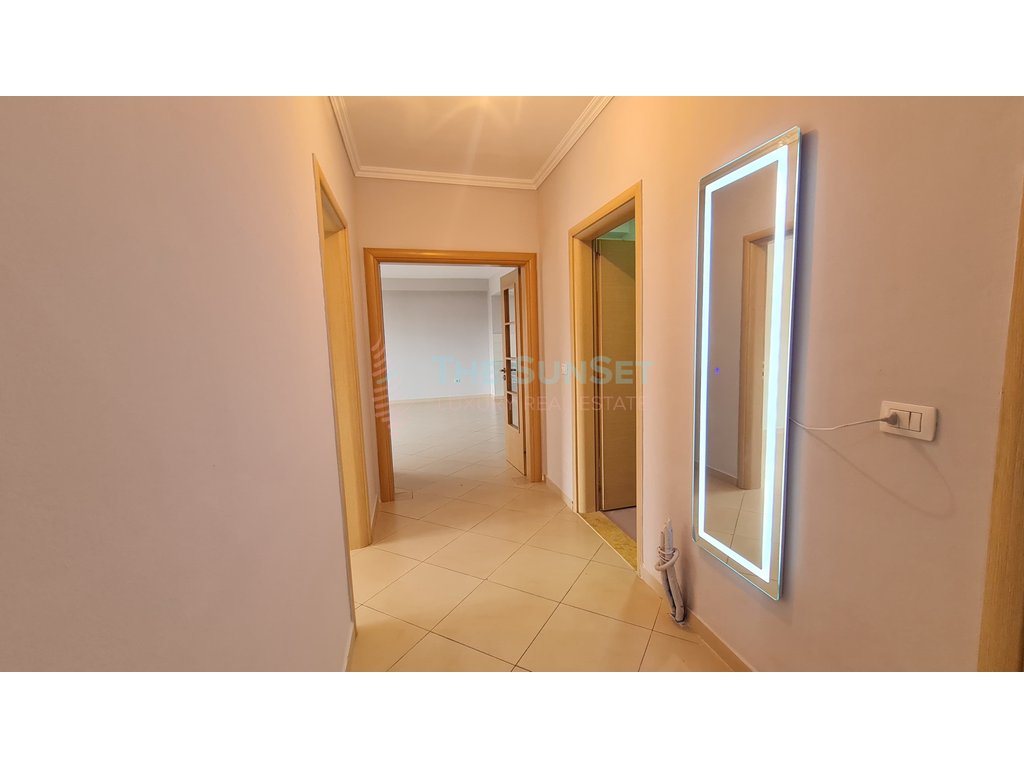 Apartamento 3+1 en venta cerca de la Komuna e Parisit!