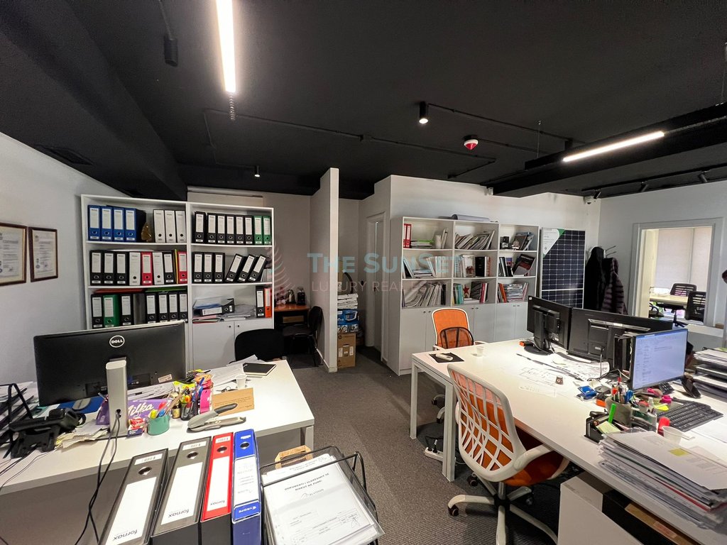 Ambient office for rent in Tirana!