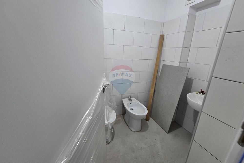 Ky apartament 2+1+2 ndodhet me qira në zonën e rrugës 5 maji në Tiranë, me një sipërfaqe prej 97.09 m².