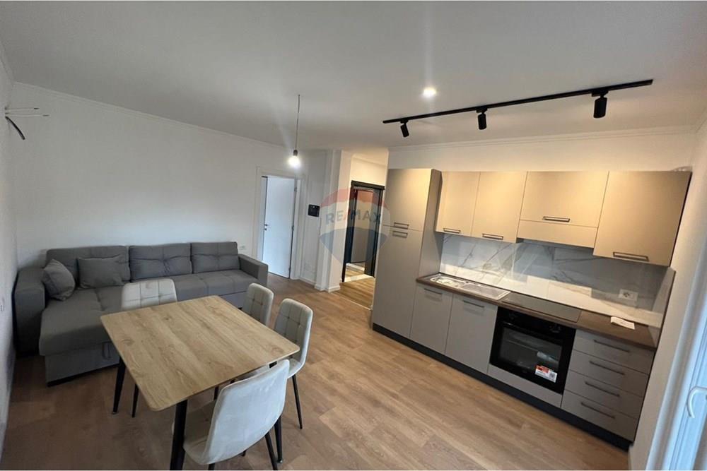 Alquiler: Apartamento 1+1 en el piso de una villa en shkoze.