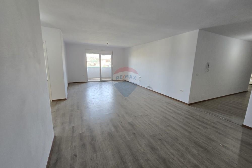 Apartamento 2+1+2 en alquiler en la zona de la calle 5 maji en Tirana, con una superficie de 97,09 m².