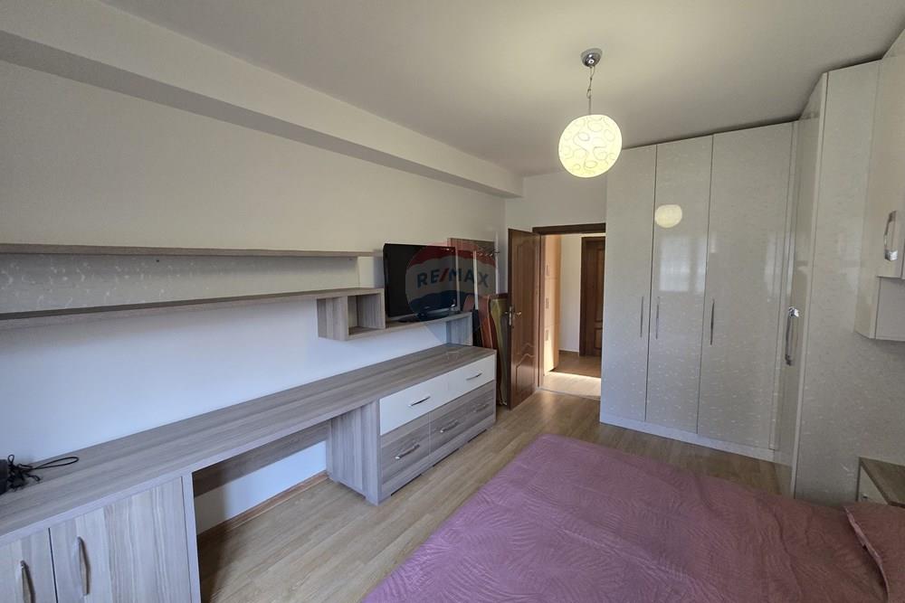 Jepet apartament 4+1+1+2 me qera tek mine peza.