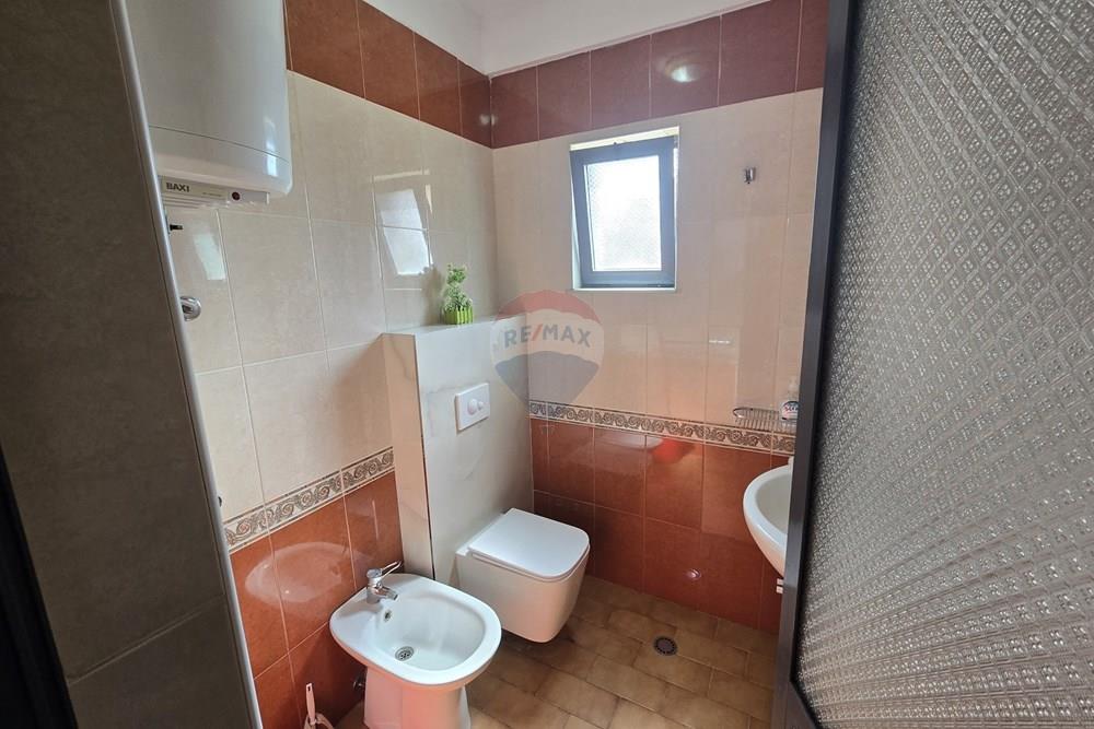 Jepet apartament 4+1+1+2 me qera tek mine peza.