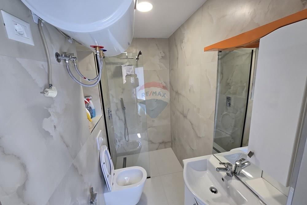 Jepet apartament 4+1+1+2 me qera tek mine peza.