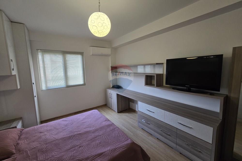 Jepet apartament 4+1+1+2 me qera tek mine peza.