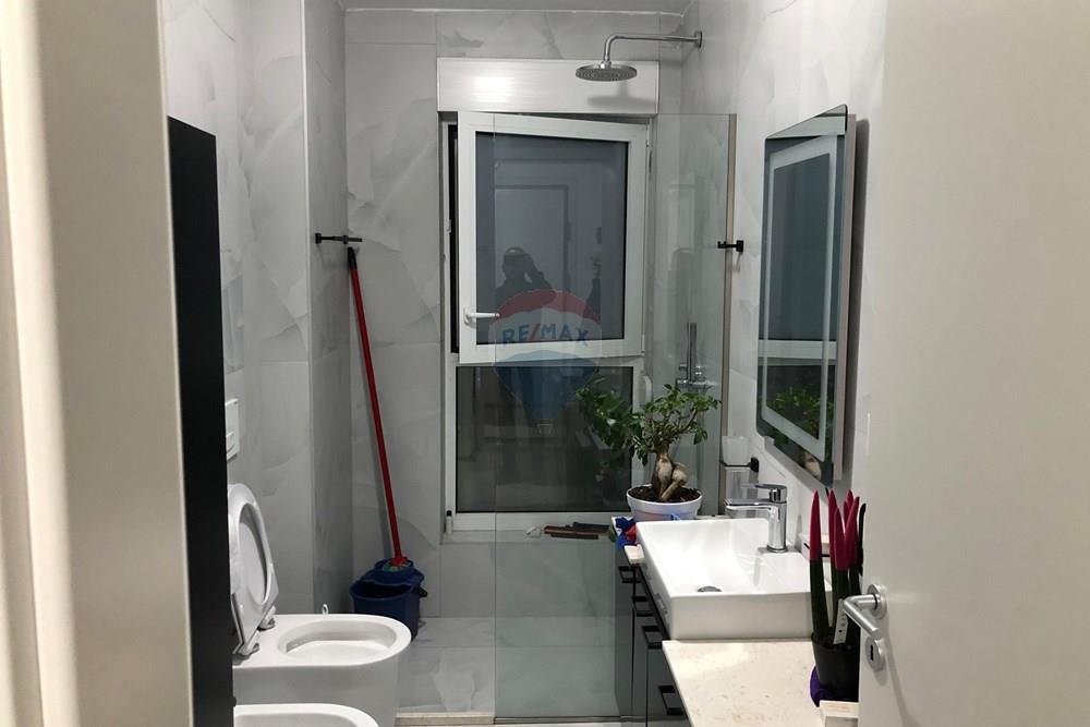Jepet me qera apartament 1+1 pallatet kaimi, mangalem, ali dem
