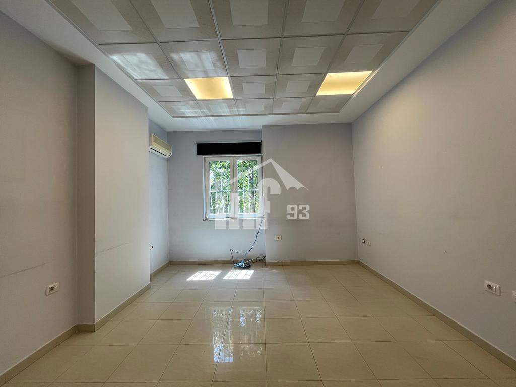 Ne qender, prane toptani center (4)