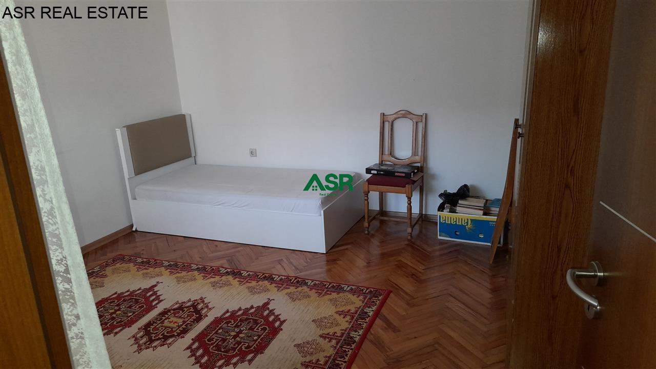Lëshohet banesa me qira në lagjën qender